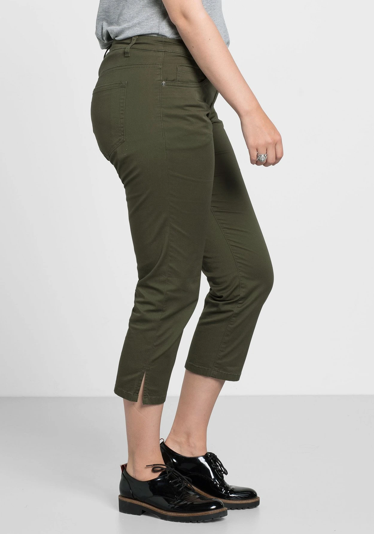 Sheego Schmale 7/8-Hose Aus Elastischem Baumwoll-Twill 2 Sheego Schmale 7/8-Hose Aus Elastischem Baumwoll-Twill – Bild 2