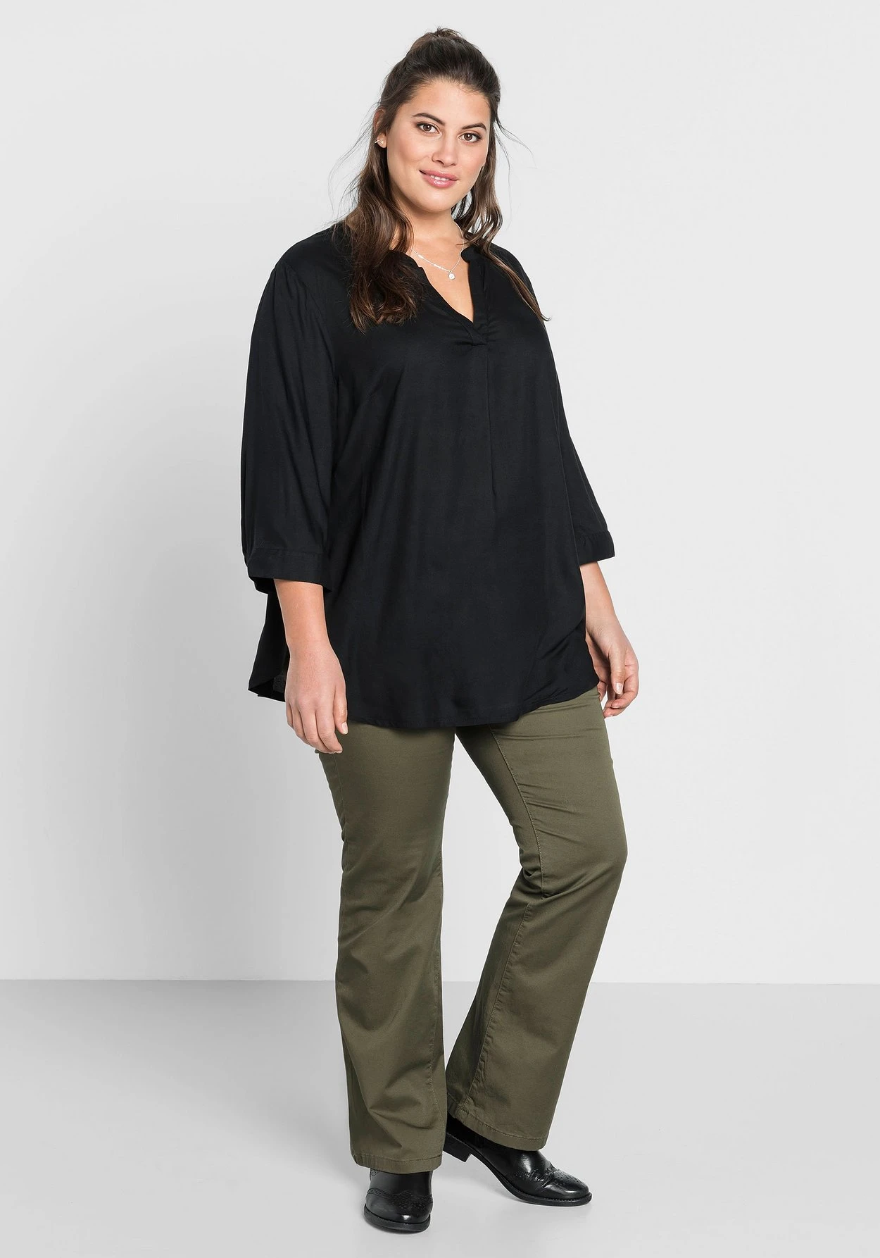 Sheego Tunika Mit 3/4-Arm Und Gerundetem Saum 4 Sheego Tunika Mit 3/4-Arm Und Gerundetem Saum – Bild 4