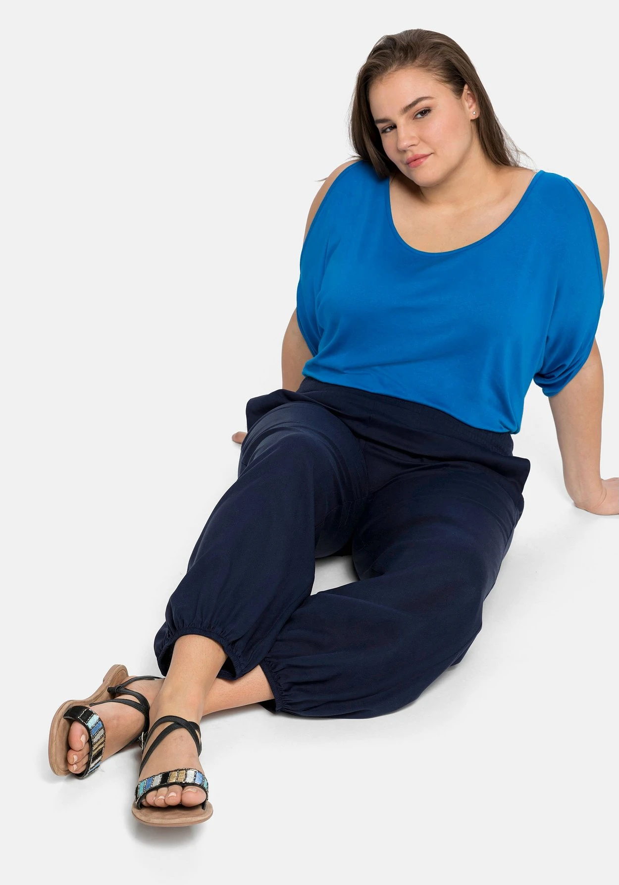 Sheego Weite Strandhose Mit Smokbund 8 Sheego Weite Strandhose Mit Smokbund – Bild 8