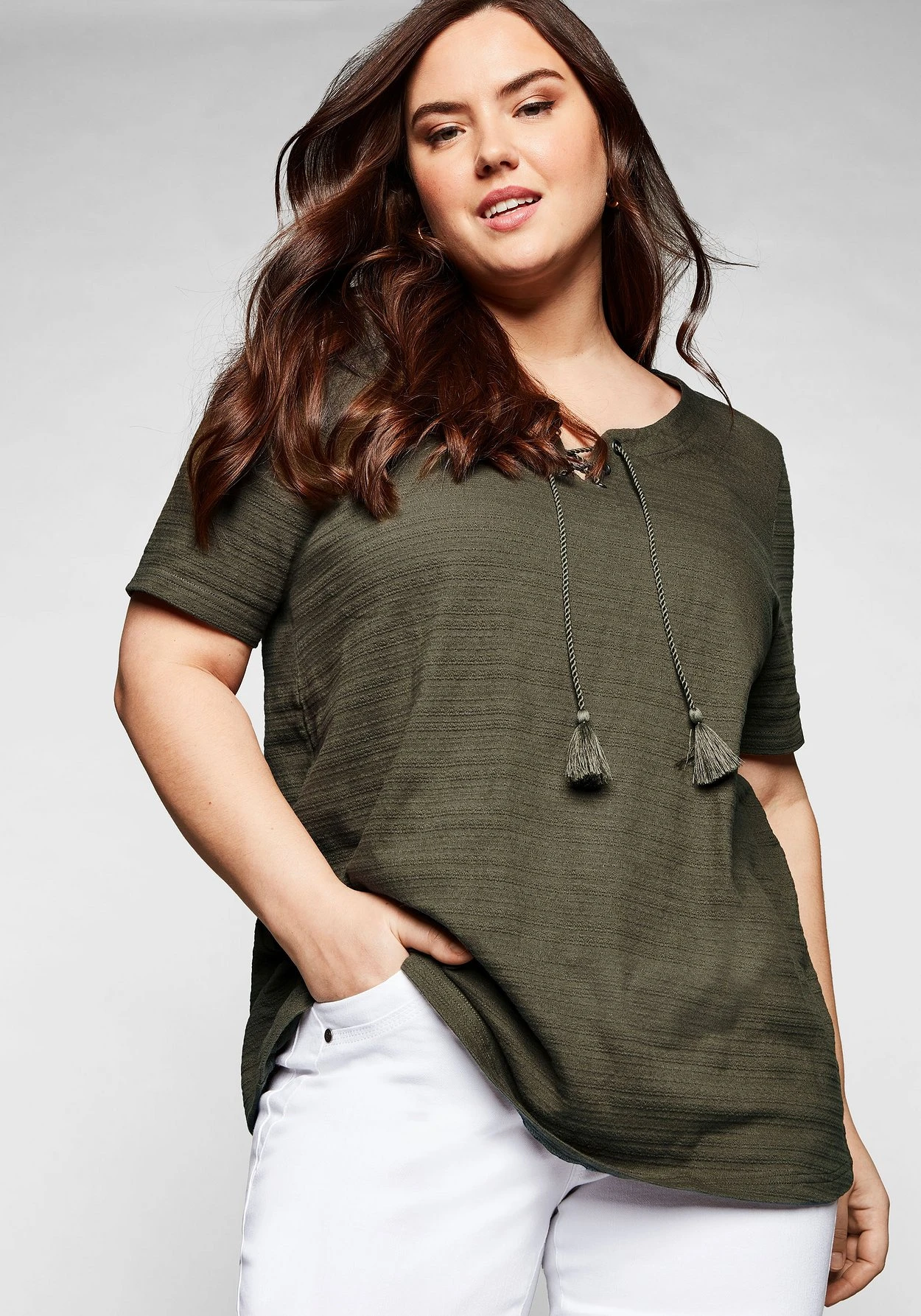 Sheego Shirt In Jacquard-Optik, Mit Bindeband 6 Sheego Shirt In Jacquard-Optik, Mit Bindeband – Bild 6