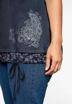 Sheego Shirt In 2-in-1-Optik Mit Print Und Tunnelzug -Shego Kleidung Geschaft 13877500018 04AM2 00 SH