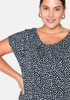 Sheego Kurzarmshirt Mit Alloverdruck Und Seitlichen Falten -Shego Kleidung Geschaft 13920000035 03PME 02 SH