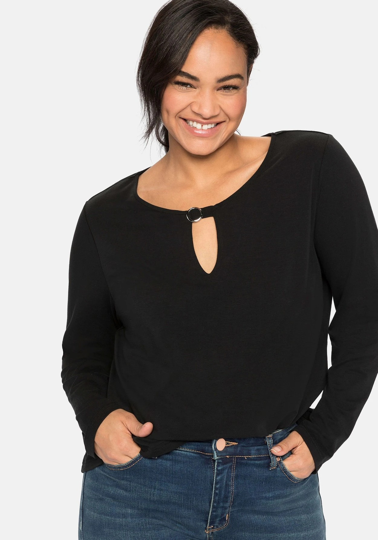 Sheego Langarmshirt Mit Cut-out Und Zierschnalle 1 Sheego Langarmshirt Mit Cut-out Und Zierschnalle