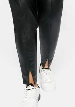 Sheego Leggings In Lederoptik, Mit Schlitz Am Saum 14 Sheego Leggings In Lederoptik, Mit Schlitz Am Saum -Shego Kleidung Geschaft 14002900289 043D4 02 SH