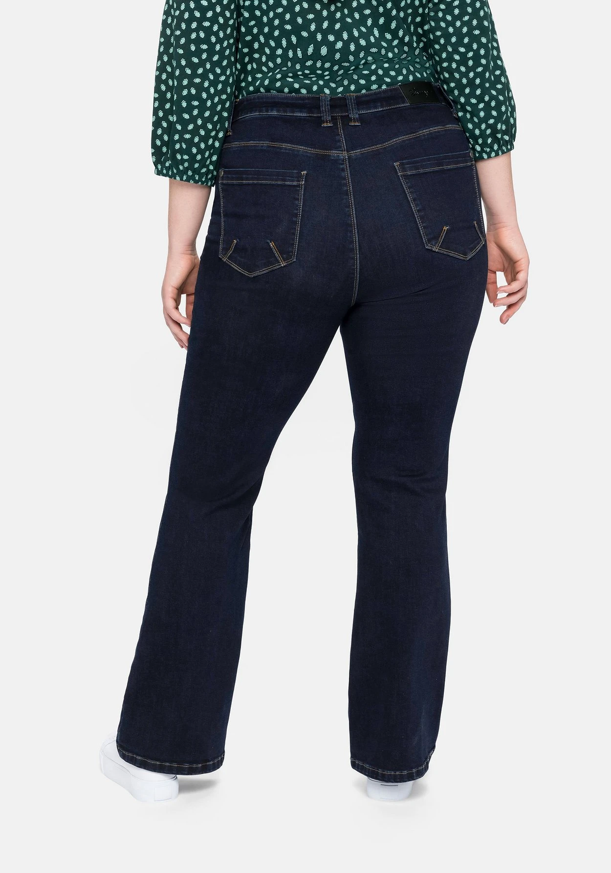 Sheego Bootcut Jeans Mit REPREVE® Polyesterfasern 3 Sheego Bootcut Jeans Mit REPREVE® Polyesterfasern – Bild 3