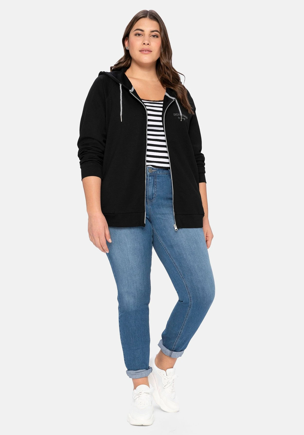 Sheego Sweatjacke Mit Flockprint, Kapuze Und Tunnelzug 4 Sheego Sweatjacke Mit Flockprint, Kapuze Und Tunnelzug – Bild 4