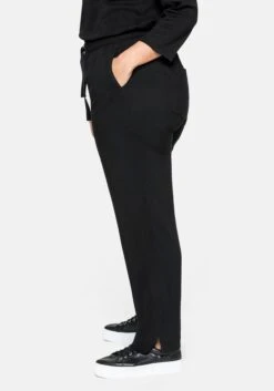 Sheego Schmale Joggpants Mit Schlupfbund Und Eingrifftaschen 9 Sheego Schmale Joggpants Mit Schlupfbund Und Eingrifftaschen -Shego Kleidung Geschaft 14047000289 03WR9 02 SH