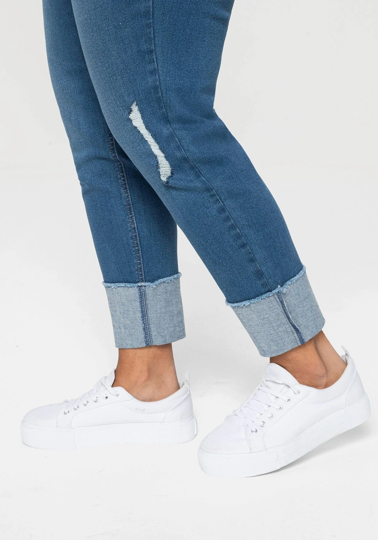 Sheego Schmale Jeans Mit Destroyed-Effekten Und Saumumschlag 7 Sheego Schmale Jeans Mit Destroyed-Effekten Und Saumumschlag – Bild 7