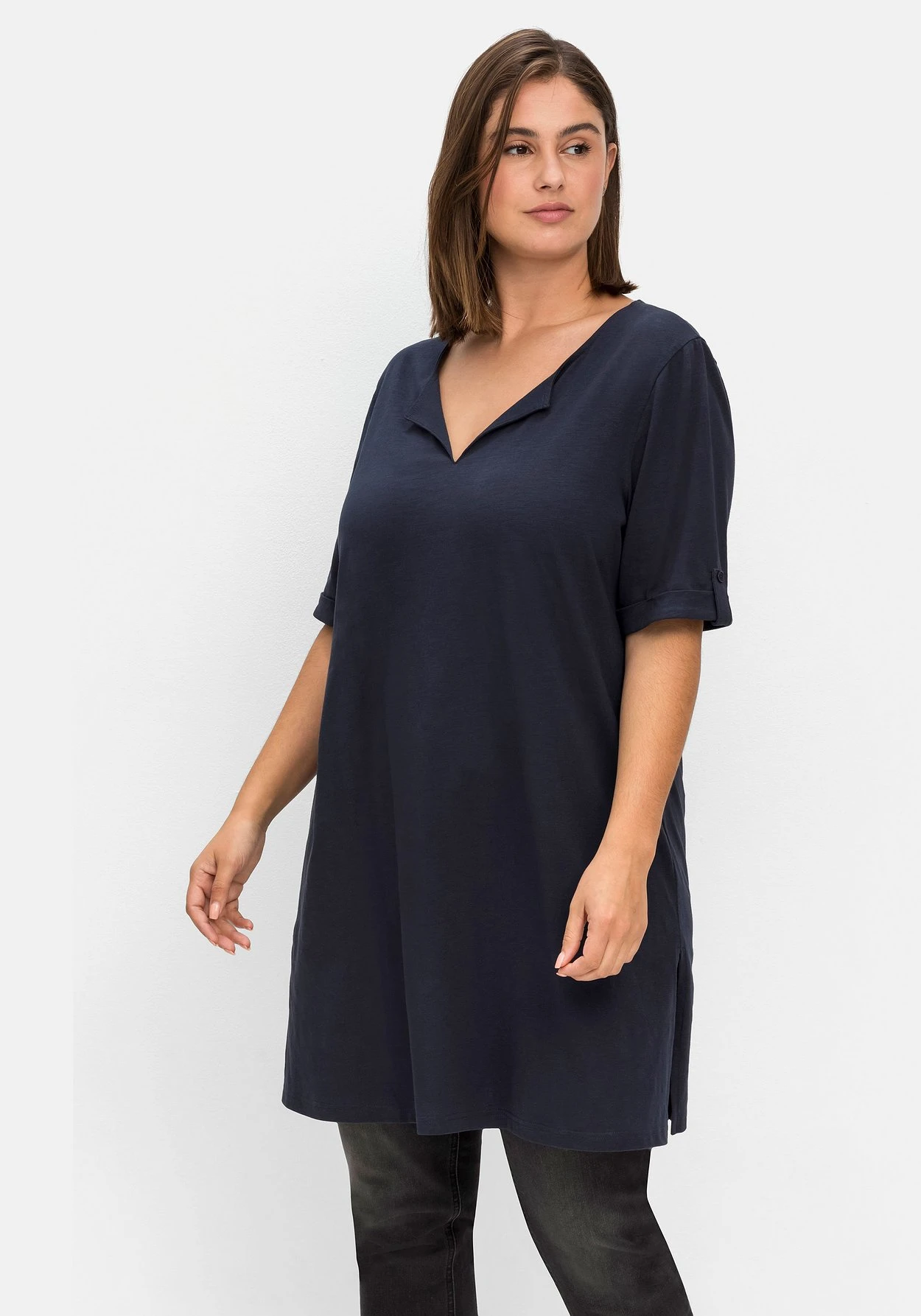 Sheego Longshirt Mit Geschlitztem Ausschnitt 1 Sheego Longshirt Mit Geschlitztem Ausschnitt