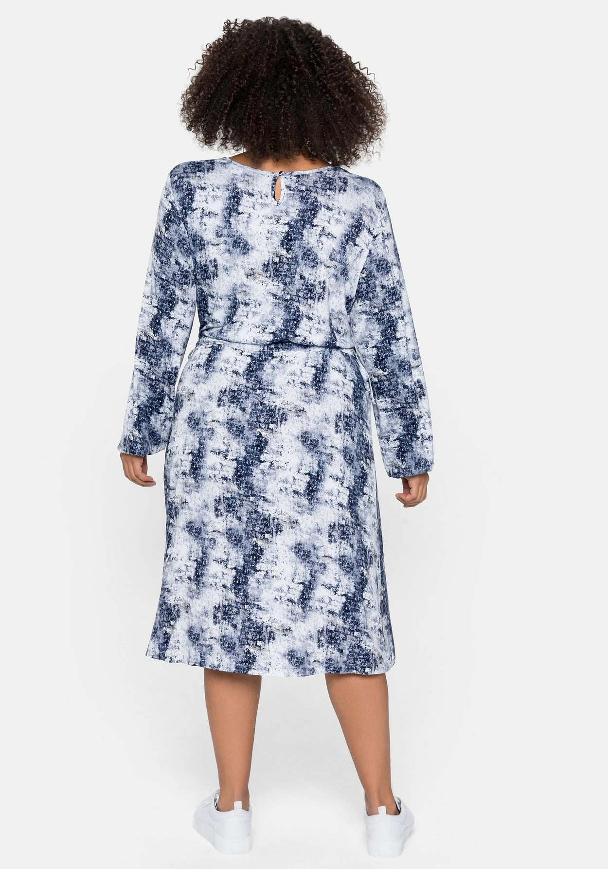 Sheego Midikleid Mit Alloverdruck Und Taillen-Tunnelzug 3 Sheego Midikleid Mit Alloverdruck Und Taillen-Tunnelzug – Bild 3