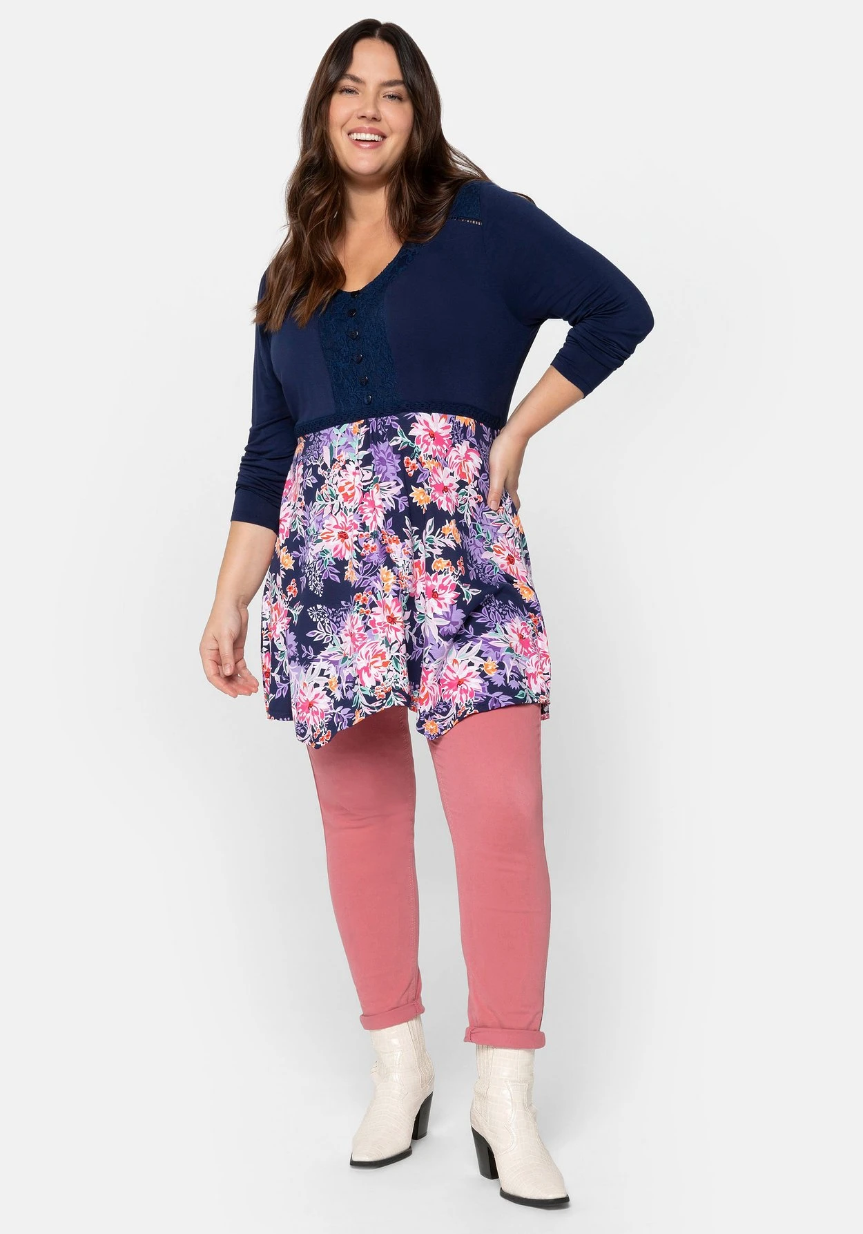 Longshirt Im Mustermix, Mit Spitzeneinsätzen 1 Longshirt Im Mustermix, Mit Spitzeneinsätzen