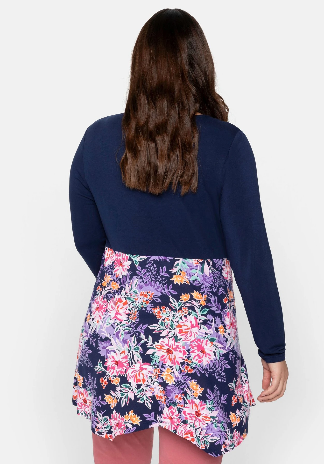 Longshirt Im Mustermix, Mit Spitzeneinsätzen 4 Longshirt Im Mustermix, Mit Spitzeneinsätzen – Bild 4