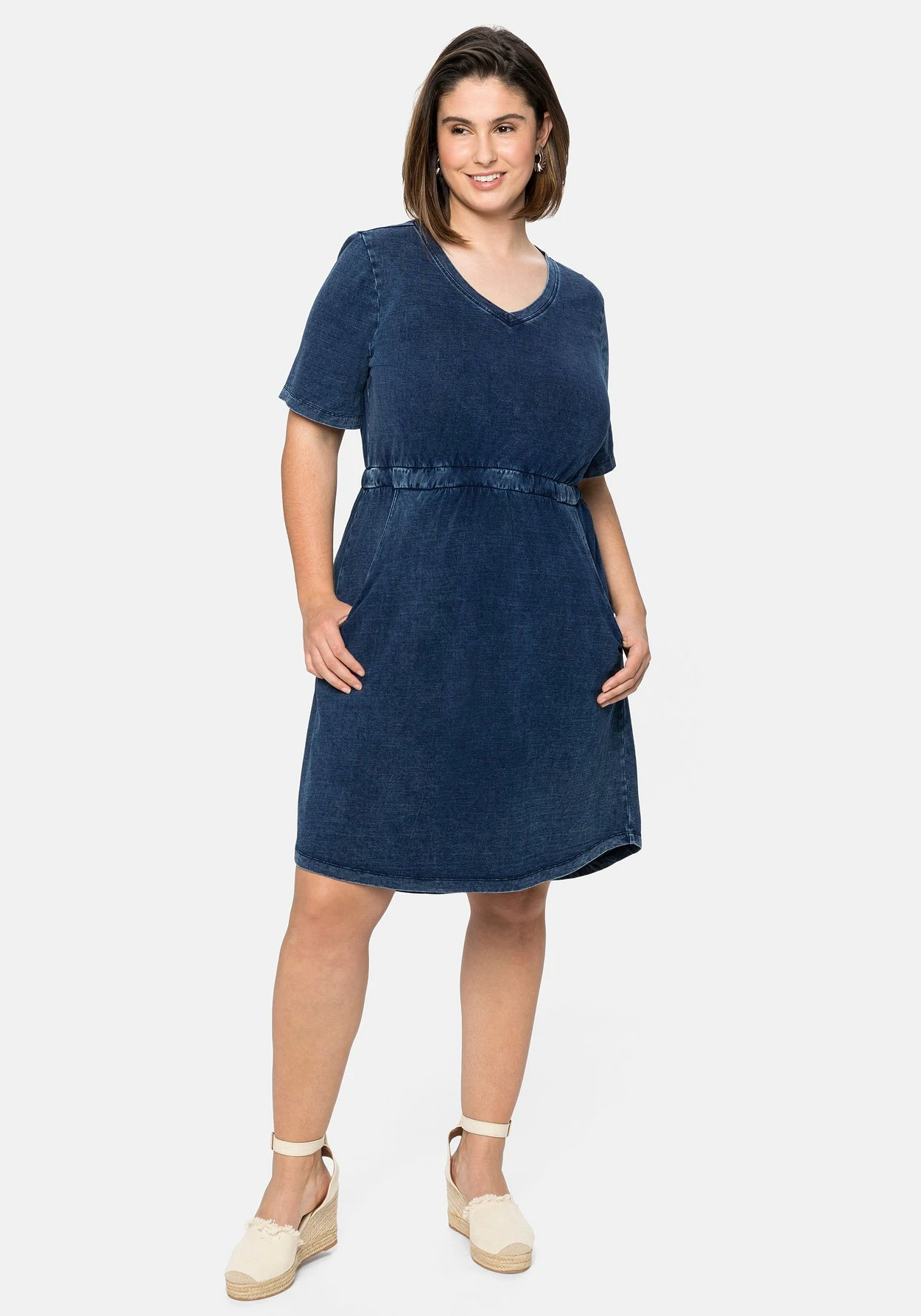 Sheego Jerseykleid In Denim-Optik, Mit Taillennaht 1 Sheego Jerseykleid In Denim-Optik, Mit Taillennaht