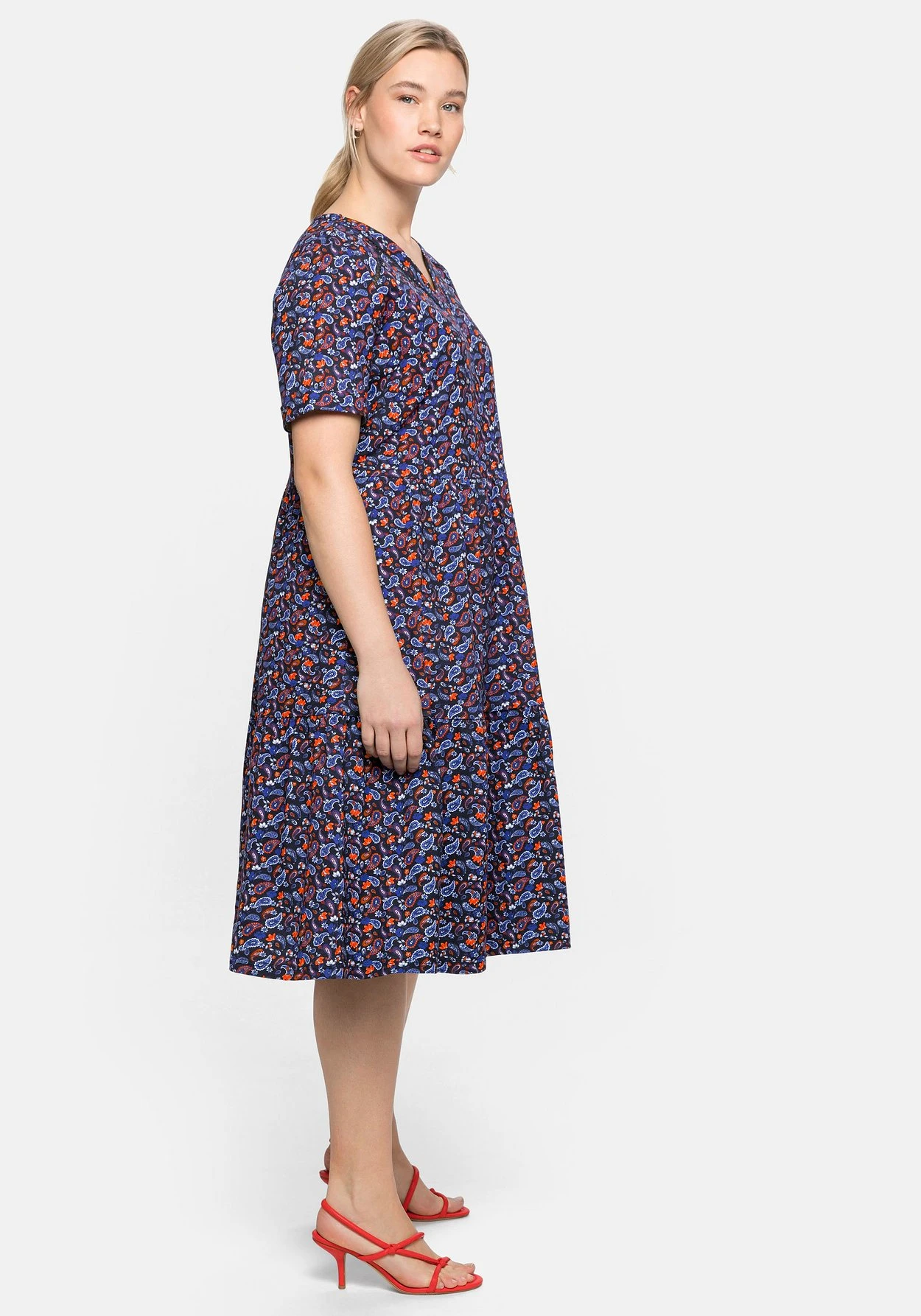 Sheego Shirtkleid Mit Paisleydruck Und Lochspitze 2 Sheego Shirtkleid Mit Paisleydruck Und Lochspitze – Bild 2