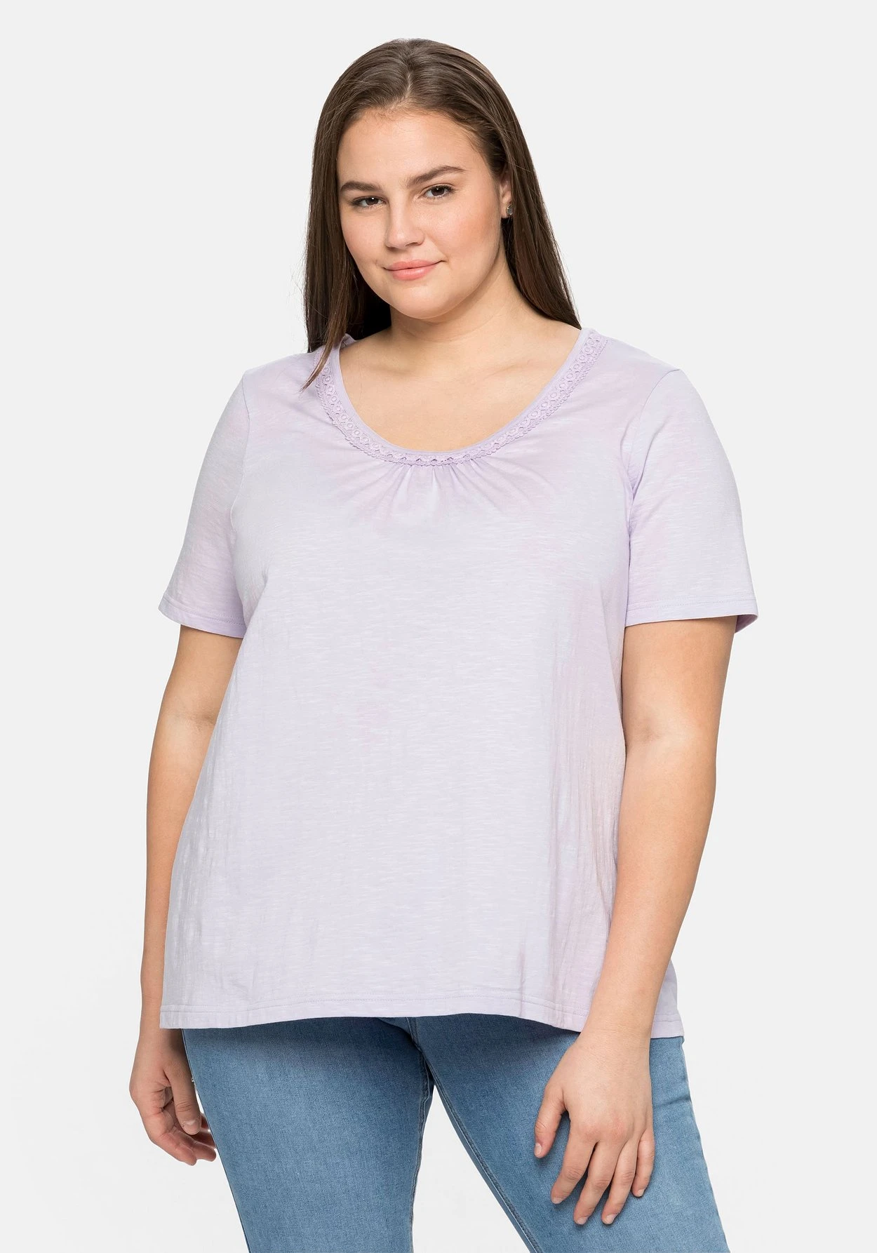 Sheego Shirt Mit Dezenter Spitze Und Raffung Am Ausschnitt 1 Sheego Shirt Mit Dezenter Spitze Und Raffung Am Ausschnitt