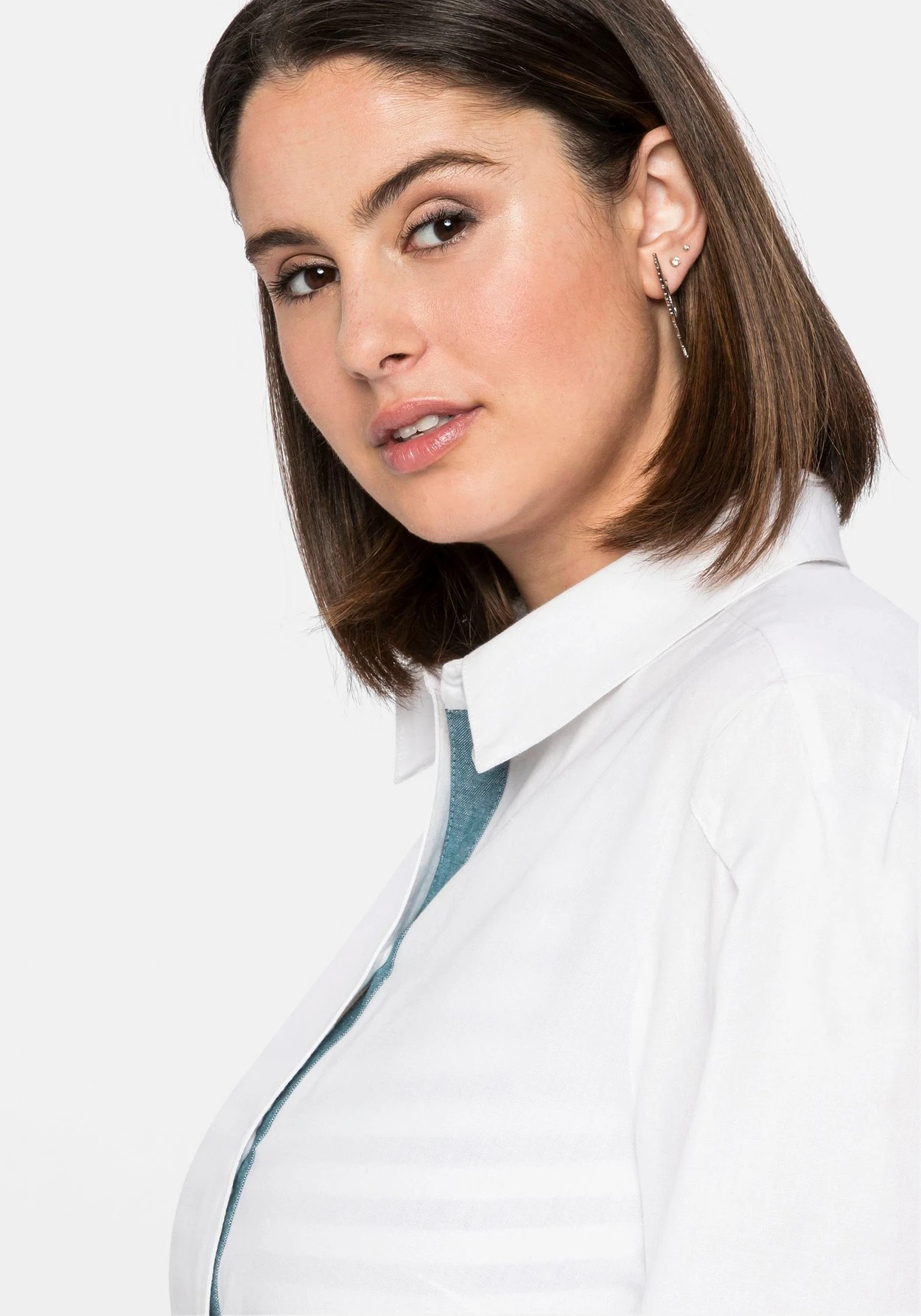 Sheego Hemdbluse Mit Passe Hinten, Aus Reiner Baumwolle 5 Sheego Hemdbluse Mit Passe Hinten, Aus Reiner Baumwolle – Bild 5