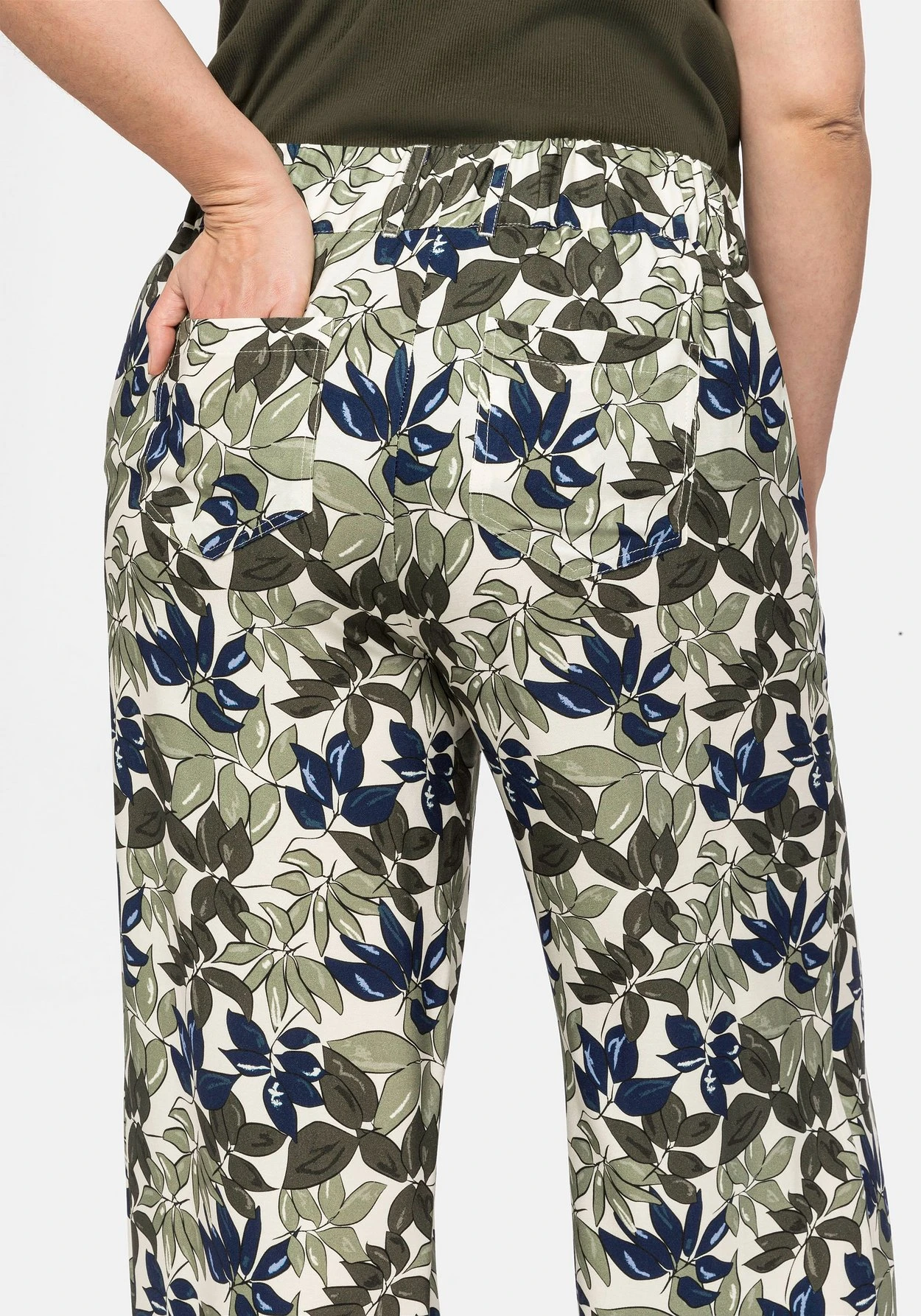 Sheego Weite Hose Mit Alloverdruck Und Schlupfbund 7 Sheego Weite Hose Mit Alloverdruck Und Schlupfbund – Bild 7