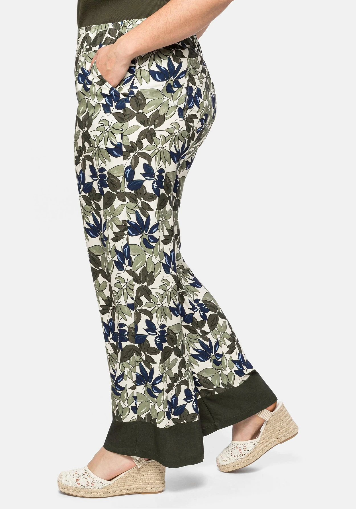 Sheego Weite Hose Mit Alloverdruck Und Schlupfbund 2 Sheego Weite Hose Mit Alloverdruck Und Schlupfbund – Bild 2