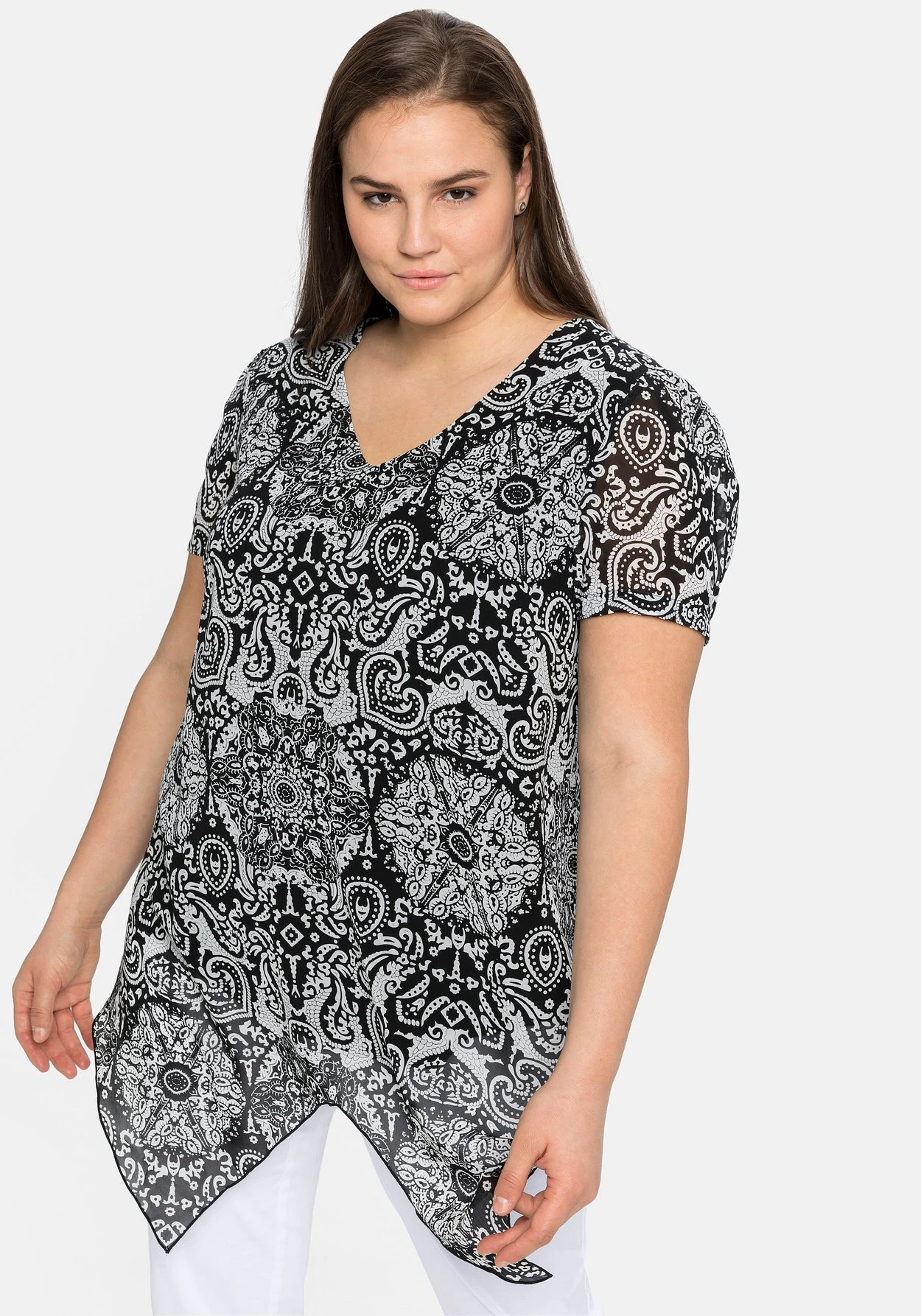 Chiffon-Tunika Mit Alloverdruck Und Zipfelsaum 1 Chiffon-Tunika Mit Alloverdruck Und Zipfelsaum