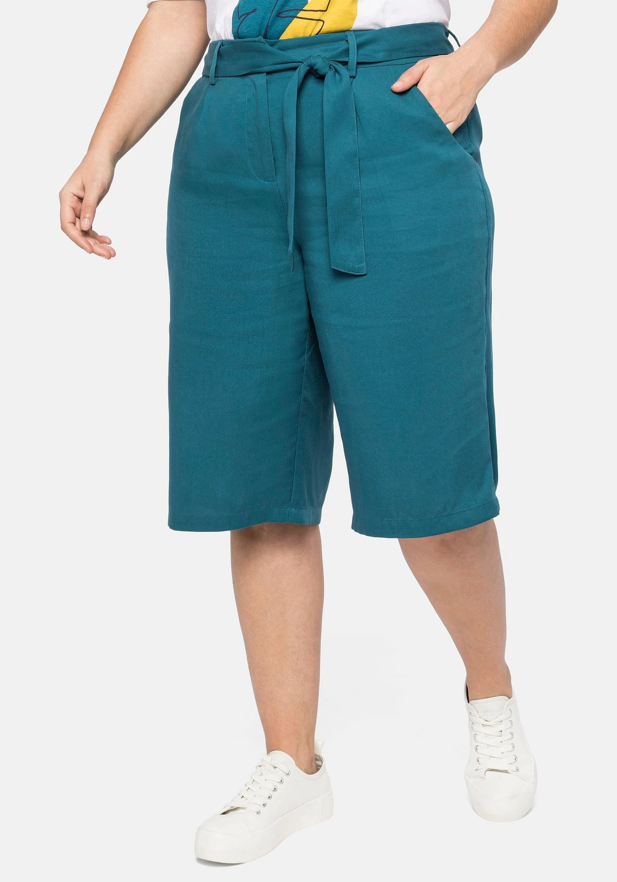 Sheego Bermudas Mit Stoffgürtel, Aus TENCEL™ Lyocell 1 Sheego Bermudas Mit Stoffgürtel, Aus TENCEL™ Lyocell