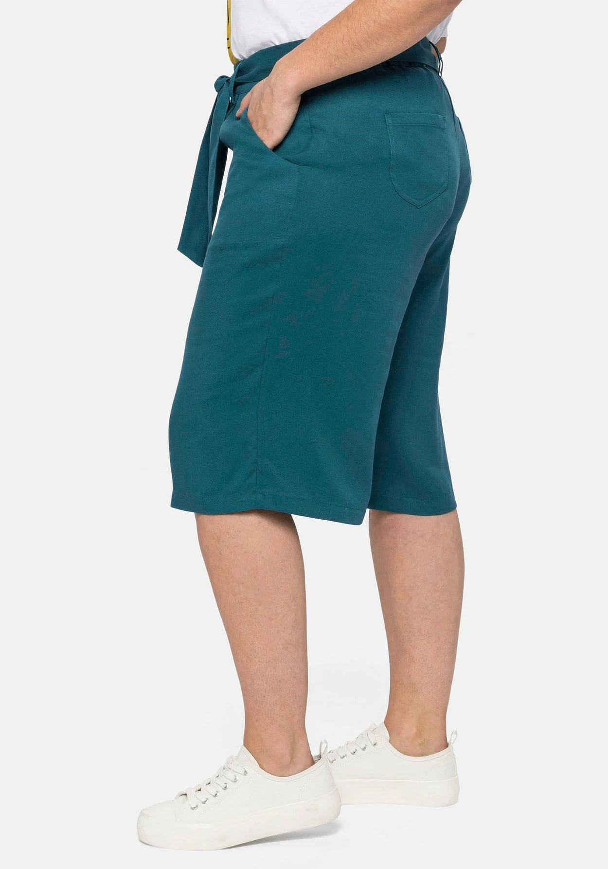 Sheego Bermudas Mit Stoffgürtel, Aus TENCEL™ Lyocell 2 Sheego Bermudas Mit Stoffgürtel, Aus TENCEL™ Lyocell – Bild 2