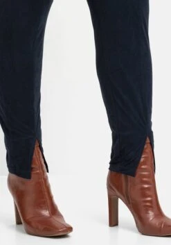 Sheego Leggings Mit Schlitz Am Saum, In Velourslederoptik 12 Sheego Leggings Mit Schlitz Am Saum, In Velourslederoptik -Shego Kleidung Geschaft 14466600035 04KRE 02 SH