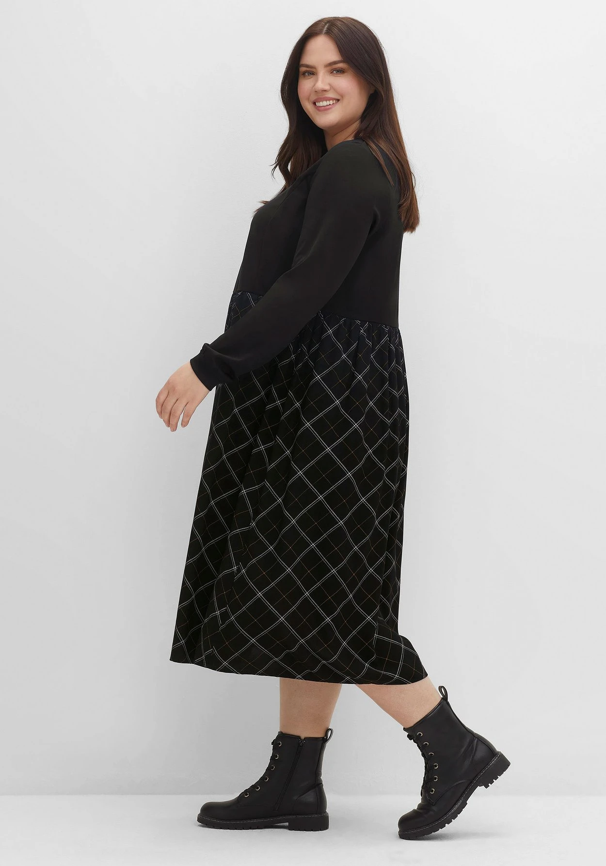 Sheego Shirtkleid Im Material- Und Mustermix 2 Sheego Shirtkleid Im Material- Und Mustermix – Bild 2