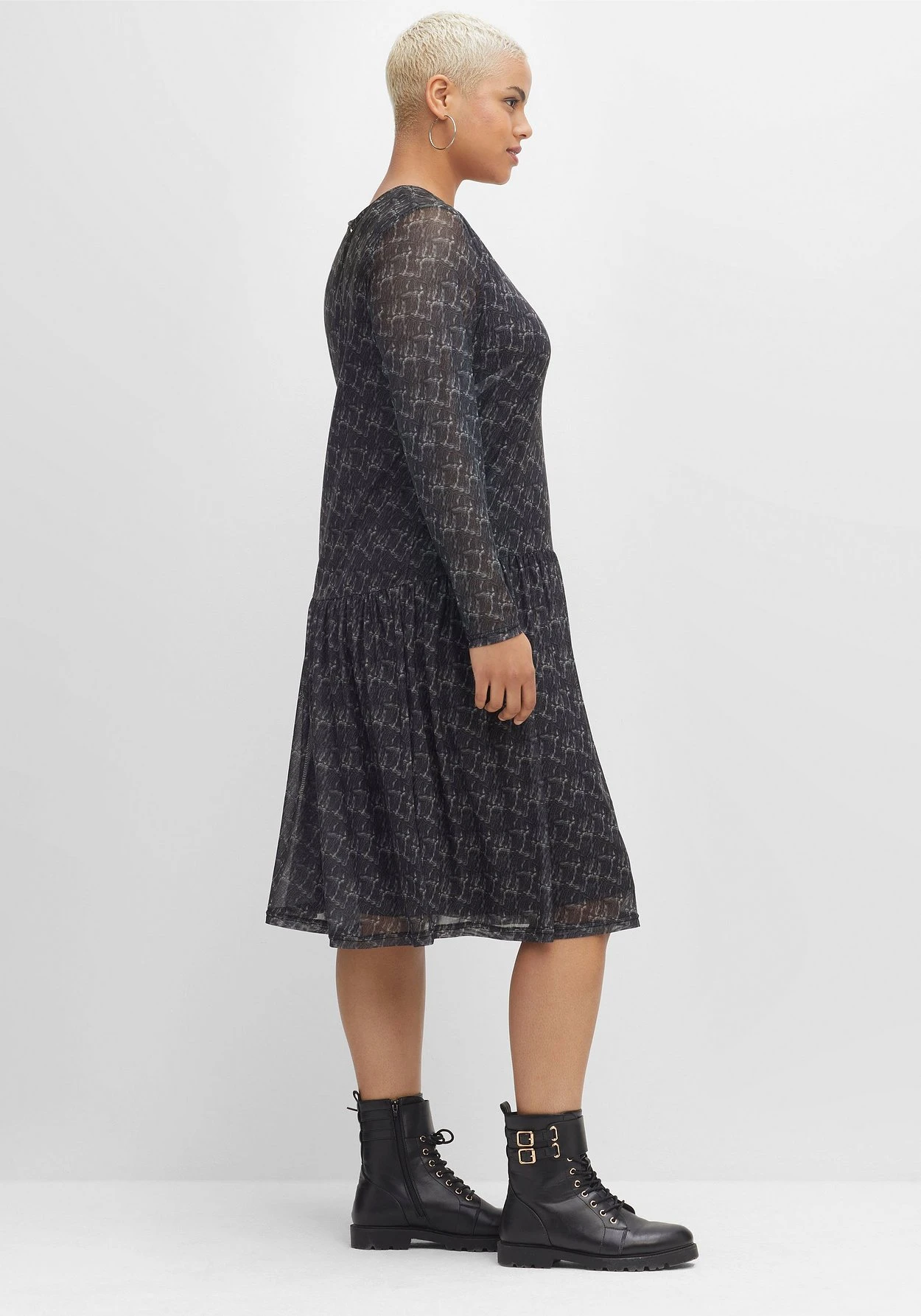 Sheego Meshkleid Mit V-Ausschnitt Und Tiefer Taille 2 Sheego Meshkleid Mit V-Ausschnitt Und Tiefer Taille – Bild 2