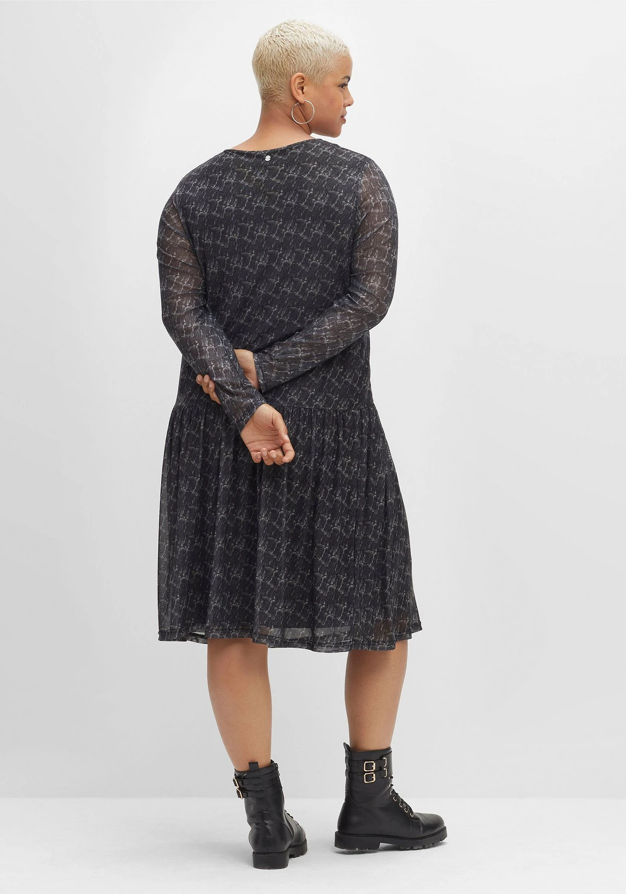 Sheego Meshkleid Mit V-Ausschnitt Und Tiefer Taille 3 Sheego Meshkleid Mit V-Ausschnitt Und Tiefer Taille – Bild 3