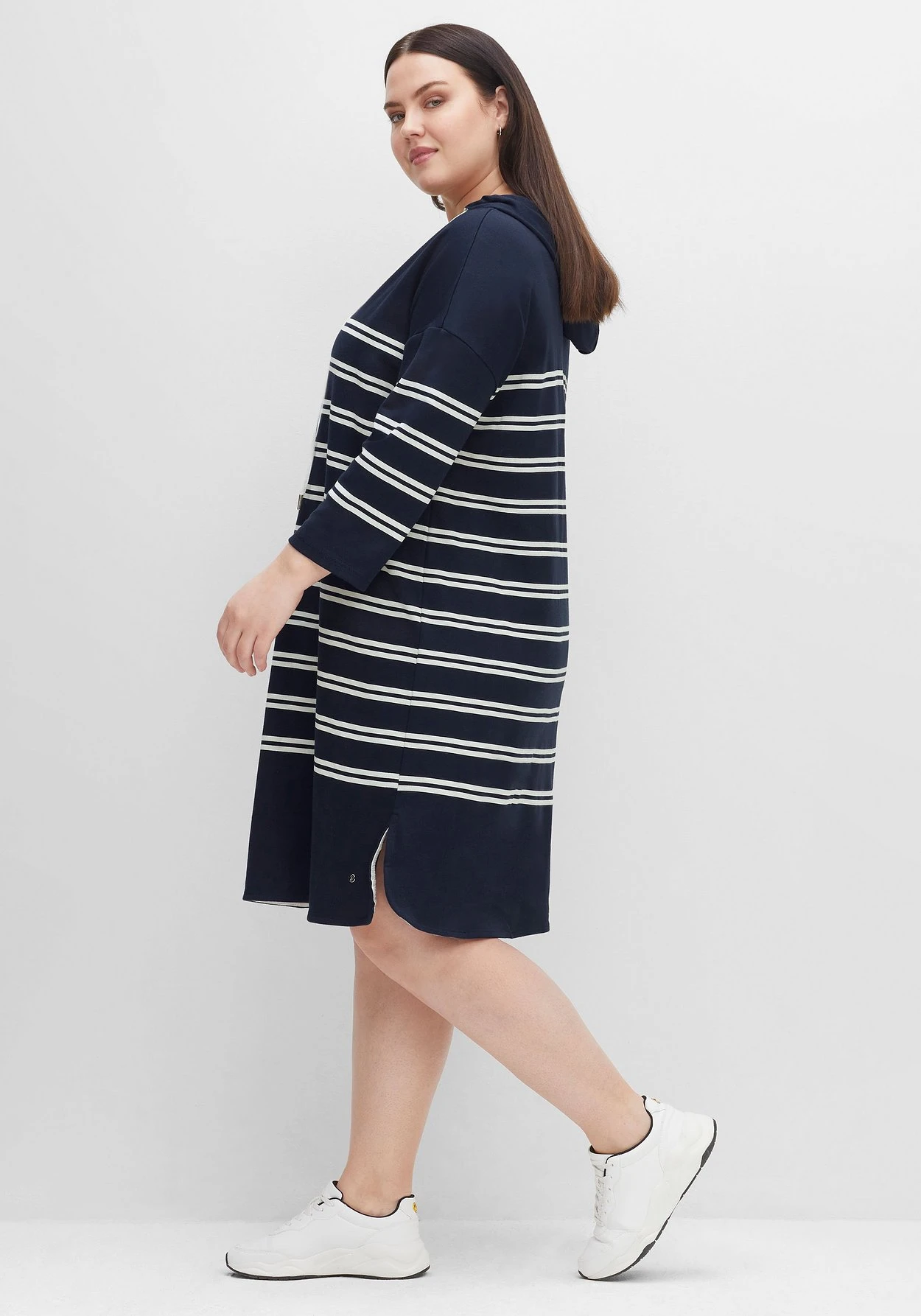 Sheego Shirtkleid Mit Streifen Und Kapuze 2 Sheego Shirtkleid Mit Streifen Und Kapuze – Bild 2