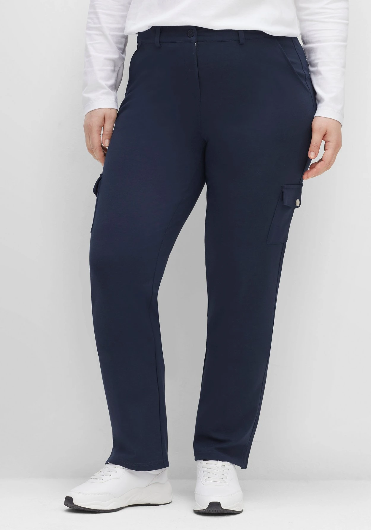 Sheego Gerade Hose Im Cargo-Stil, Mit Pattentaschen 1 Sheego Gerade Hose Im Cargo-Stil, Mit Pattentaschen