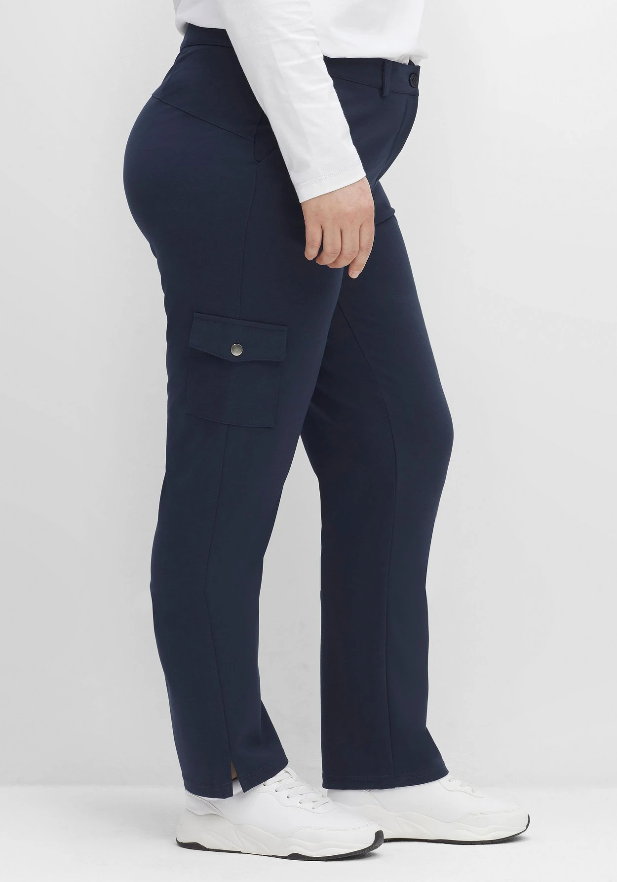 Sheego Gerade Hose Im Cargo-Stil, Mit Pattentaschen 2 Sheego Gerade Hose Im Cargo-Stil, Mit Pattentaschen – Bild 2