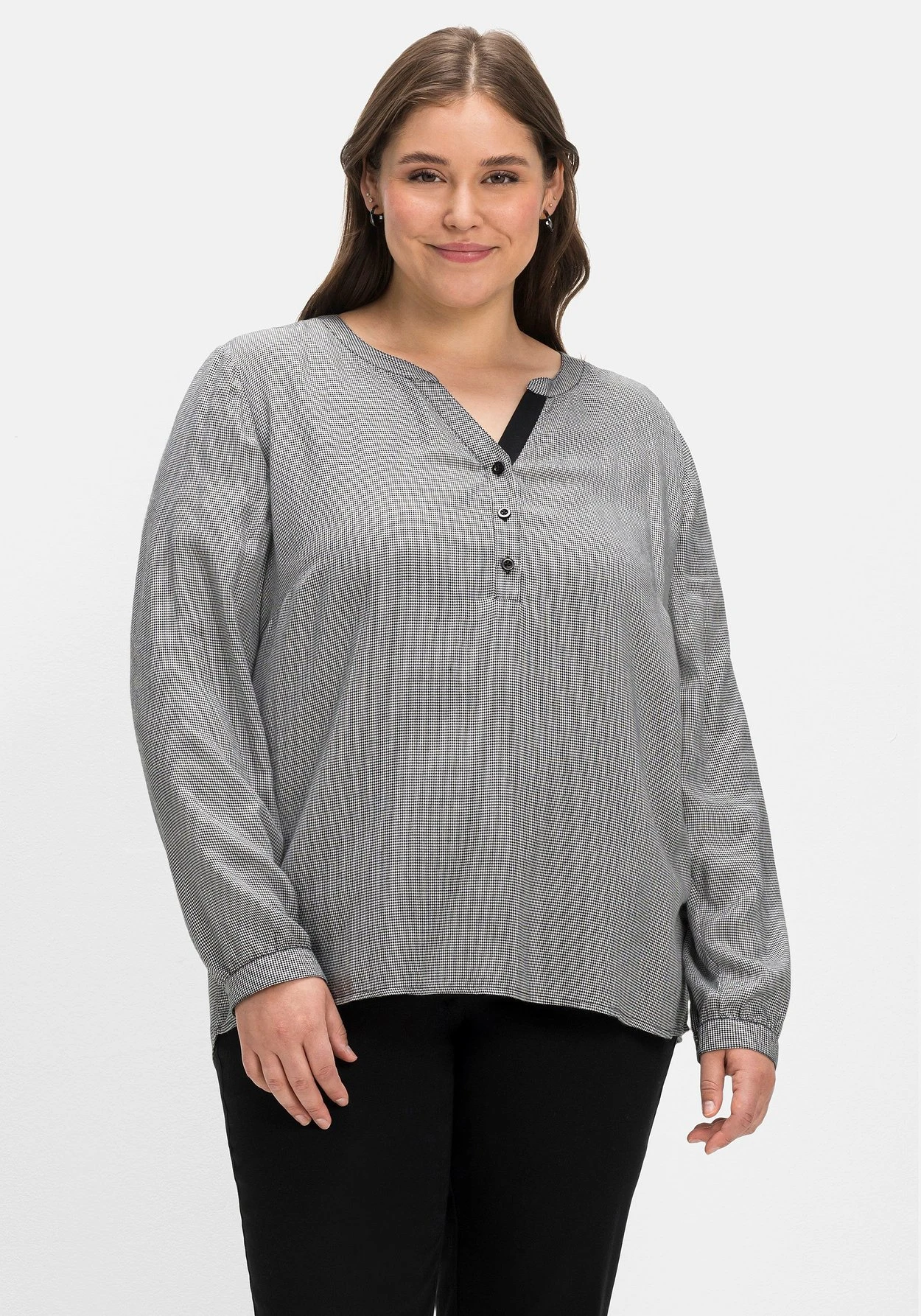 Sheego Karierte Tunika Mit V-Ausschnitt Und Kurzer Knopfleiste 1 Sheego Karierte Tunika Mit V-Ausschnitt Und Kurzer Knopfleiste