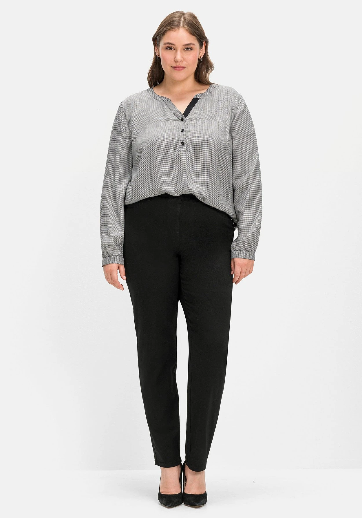 Sheego Karierte Tunika Mit V-Ausschnitt Und Kurzer Knopfleiste 4 Sheego Karierte Tunika Mit V-Ausschnitt Und Kurzer Knopfleiste – Bild 4