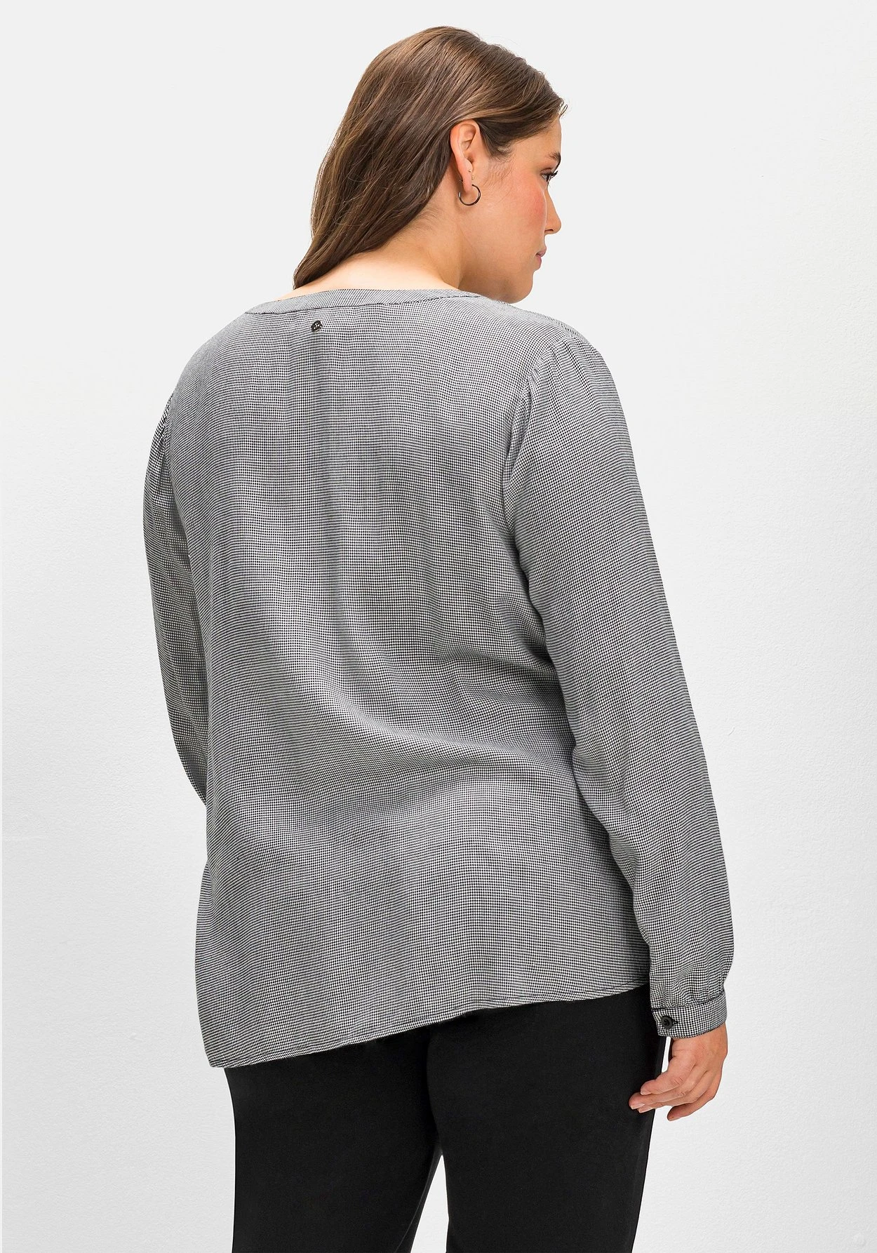 Sheego Karierte Tunika Mit V-Ausschnitt Und Kurzer Knopfleiste 2 Sheego Karierte Tunika Mit V-Ausschnitt Und Kurzer Knopfleiste – Bild 2