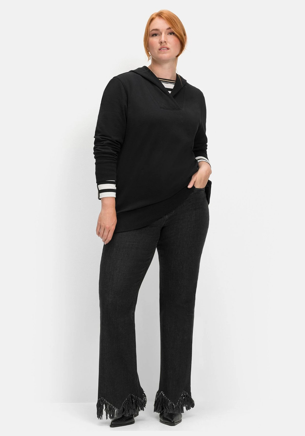 Sheego Bootcut-Jeans Mit Fransensaum In Zickzack-Form 5 Sheego Bootcut-Jeans Mit Fransensaum In Zickzack-Form – Bild 5