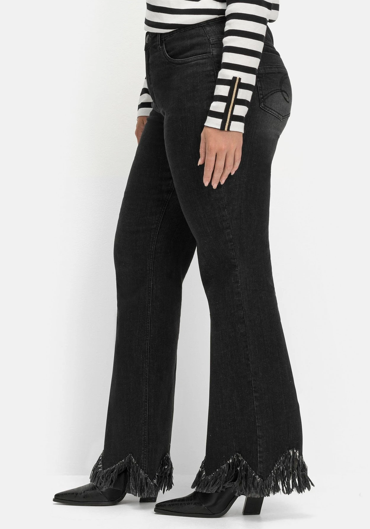 Sheego Bootcut-Jeans Mit Fransensaum In Zickzack-Form 2 Sheego Bootcut-Jeans Mit Fransensaum In Zickzack-Form – Bild 2