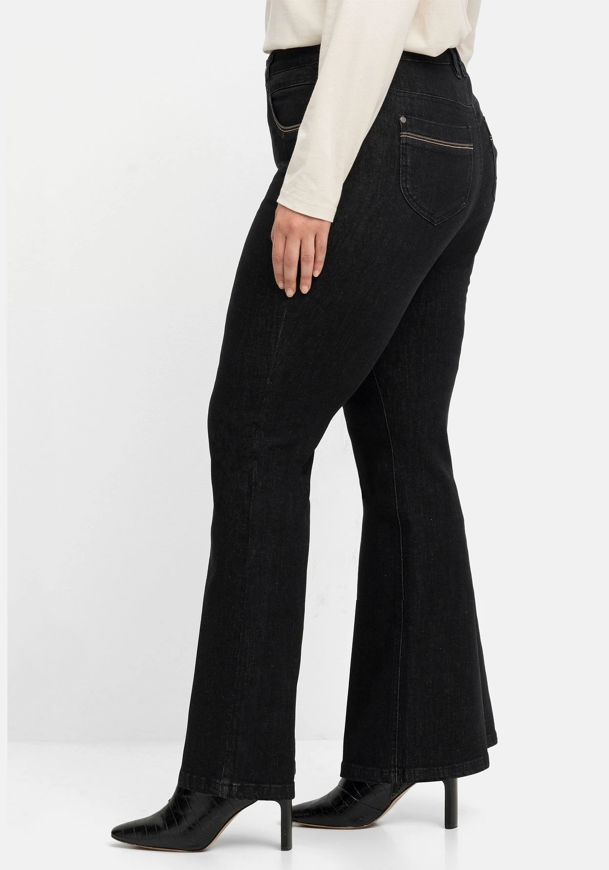 Sheego Bootcut-Jeans Mit Kontrast-Stickerei, Extralang 2 Sheego Bootcut-Jeans Mit Kontrast-Stickerei, Extralang – Bild 2