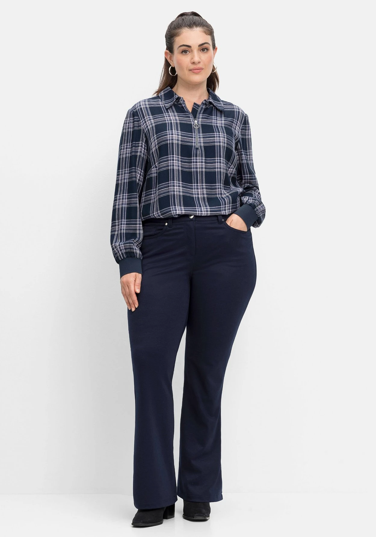 Sheego Bootcut-Hose In Five-Pocket-Form, Elastische Qualität 5 Sheego Bootcut-Hose In Five-Pocket-Form, Elastische Qualität – Bild 5