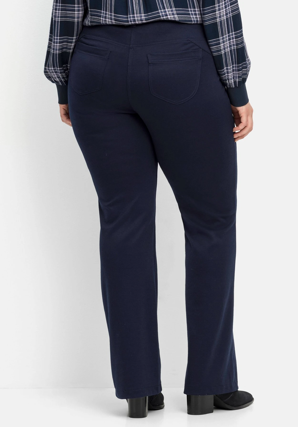 Sheego Bootcut-Hose In Five-Pocket-Form, Elastische Qualität 3 Sheego Bootcut-Hose In Five-Pocket-Form, Elastische Qualität – Bild 3