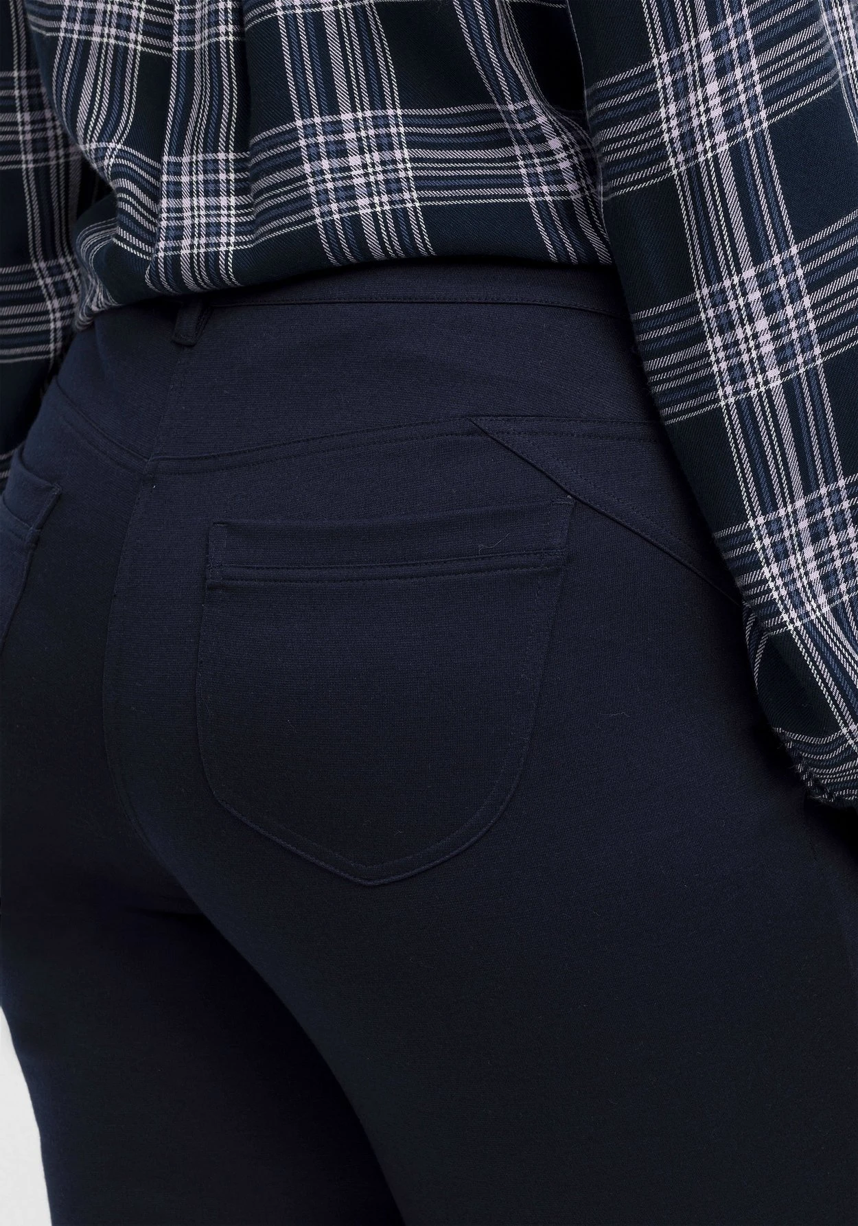 Sheego Bootcut-Hose In Five-Pocket-Form, Elastische Qualität 6 Sheego Bootcut-Hose In Five-Pocket-Form, Elastische Qualität – Bild 6