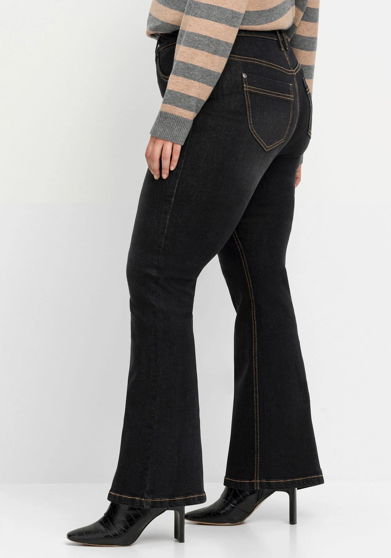 Sheego Bootcut-Jeans Mit 3D-Catfaces 2 Sheego Bootcut-Jeans Mit 3D-Catfaces – Bild 2