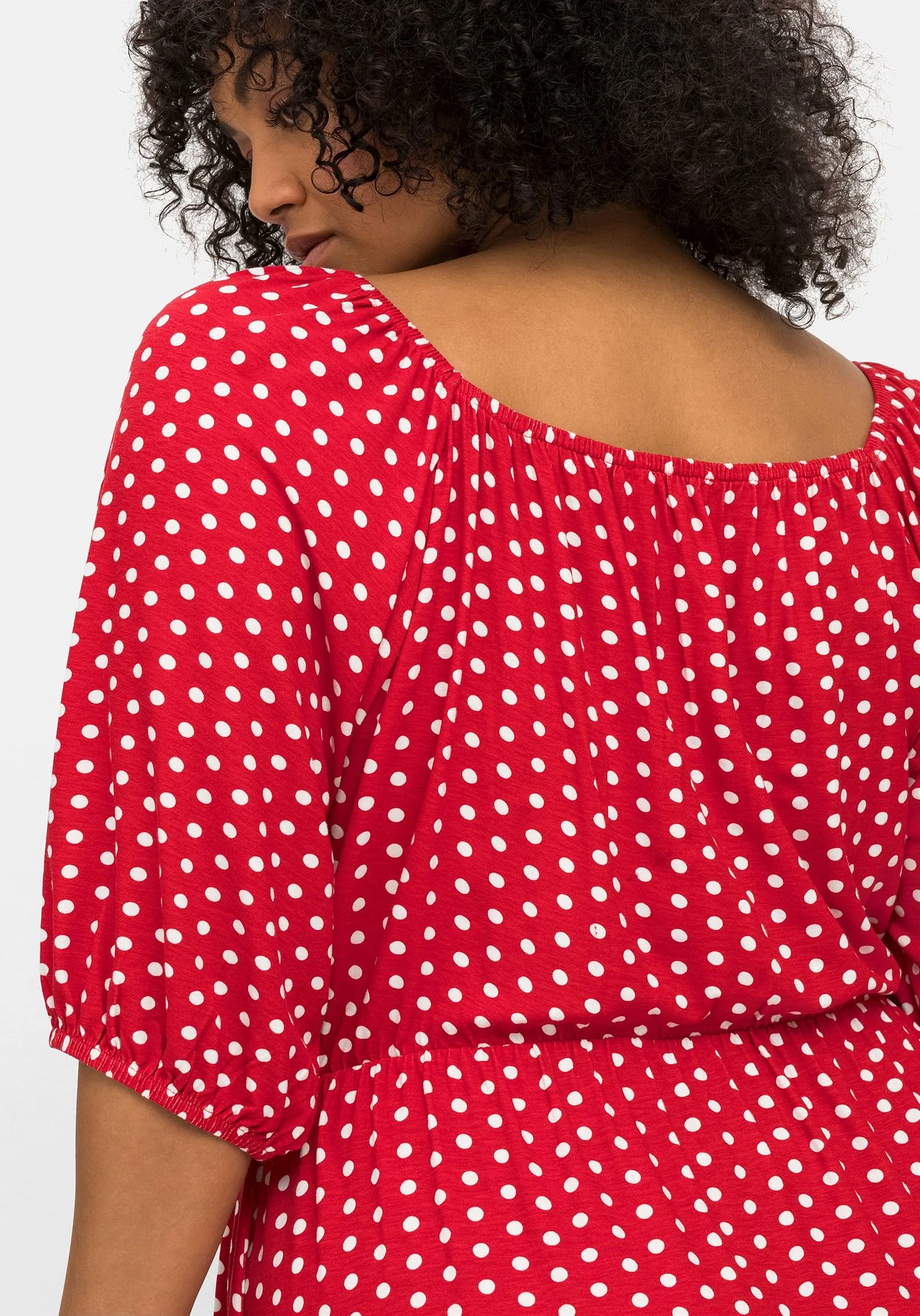 Jerseykleid Mit Punkten Und Karree-Ausschnitt 5 Jerseykleid Mit Punkten Und Karree-Ausschnitt – Bild 5