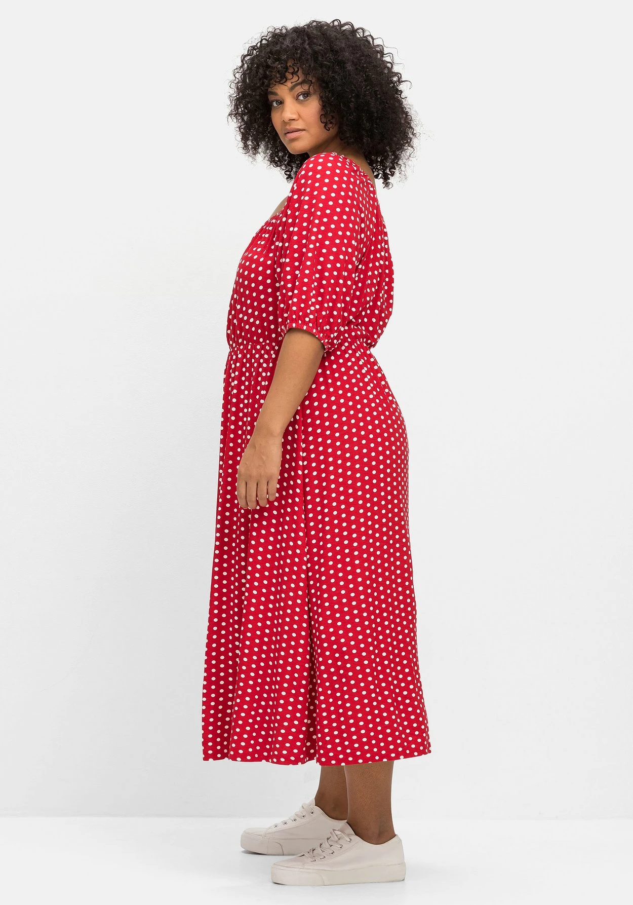 Jerseykleid Mit Punkten Und Karree-Ausschnitt 2 Jerseykleid Mit Punkten Und Karree-Ausschnitt – Bild 2