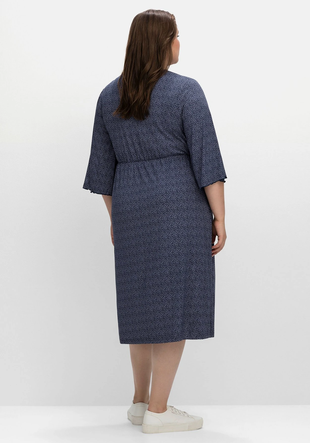 Sheego Jerseykleid In Wickeloptik, Mit Minimalprint 3 Sheego Jerseykleid In Wickeloptik, Mit Minimalprint – Bild 3