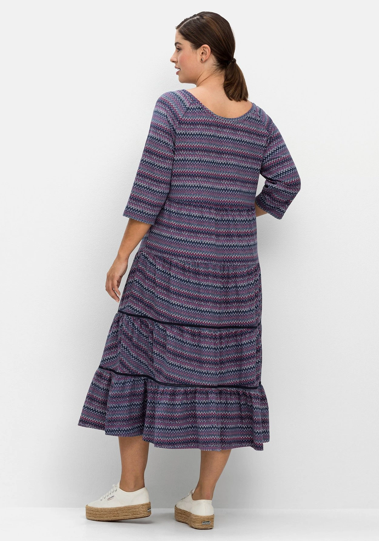 Sheego Jerseykleid Mit 3/4-Ärmeln Und Stufigen Volants 3 Sheego Jerseykleid Mit 3/4-Ärmeln Und Stufigen Volants – Bild 3