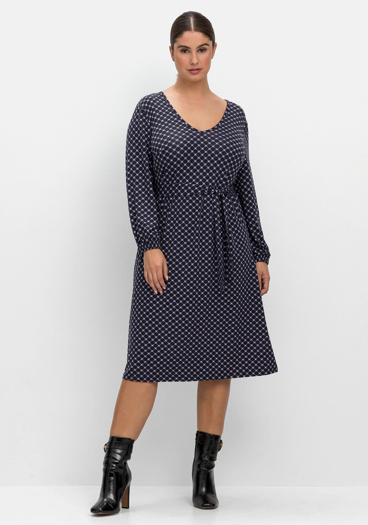 Sheego Jerseykleid In Petite-Passform, Mit Alloverprint 1 Sheego Jerseykleid In Petite-Passform, Mit Alloverprint