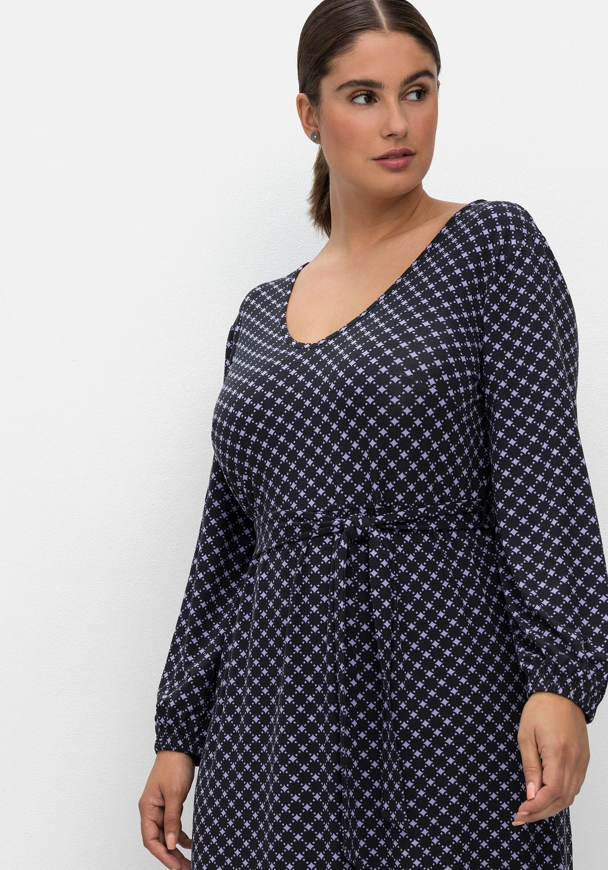 Sheego Jerseykleid In Petite-Passform, Mit Alloverprint 6 Sheego Jerseykleid In Petite-Passform, Mit Alloverprint – Bild 6