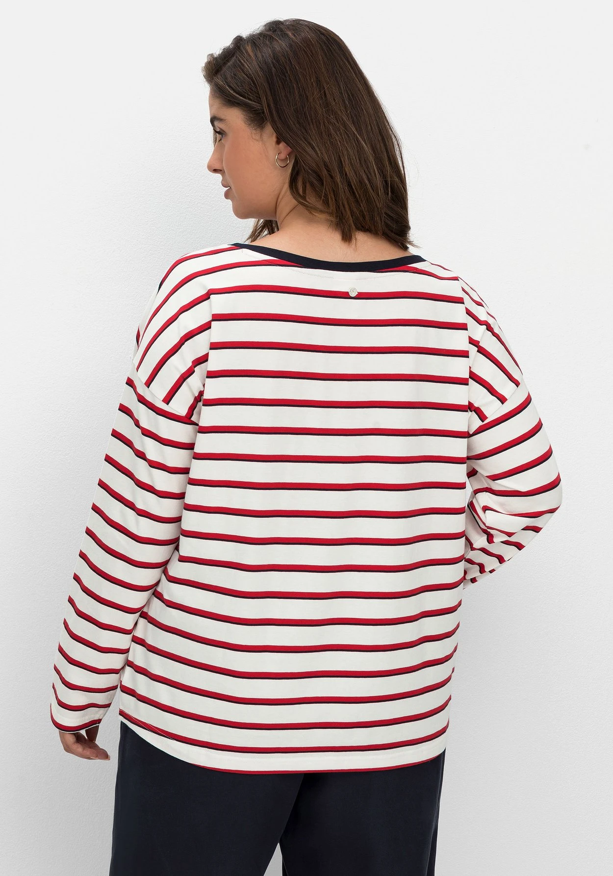 Sheego Gestreiftes Langarmshirt Mit Brusttasche 2 Sheego Gestreiftes Langarmshirt Mit Brusttasche – Bild 2