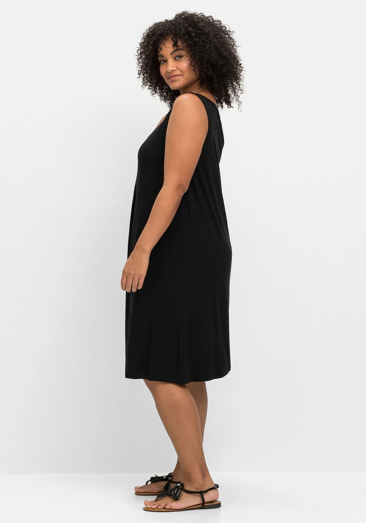 Sheego Knielanges Strandkleid Mit Kellerfalte Vorn 2 Sheego Knielanges Strandkleid Mit Kellerfalte Vorn – Bild 2